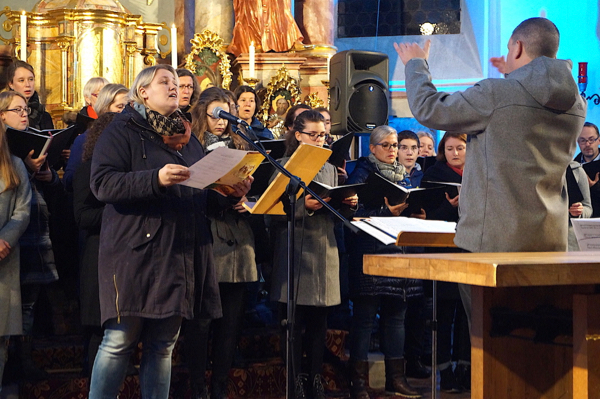 Chorkonzert „querbeet - wie im Himmel“ - Der „chor.junge.musik“ begeistert in der Pidinger Pfarrkirche